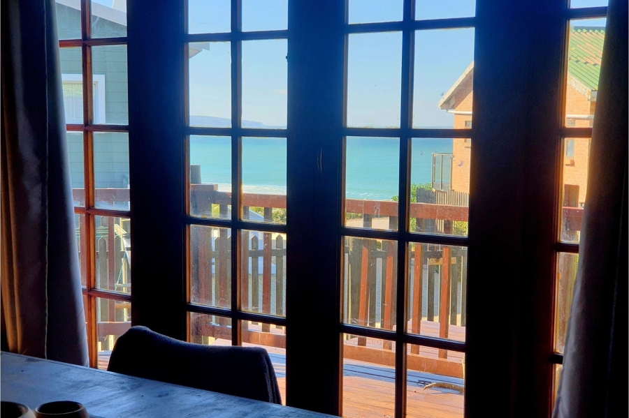 3 Bedroom Property for Sale in Boggomsbaai Western Cape